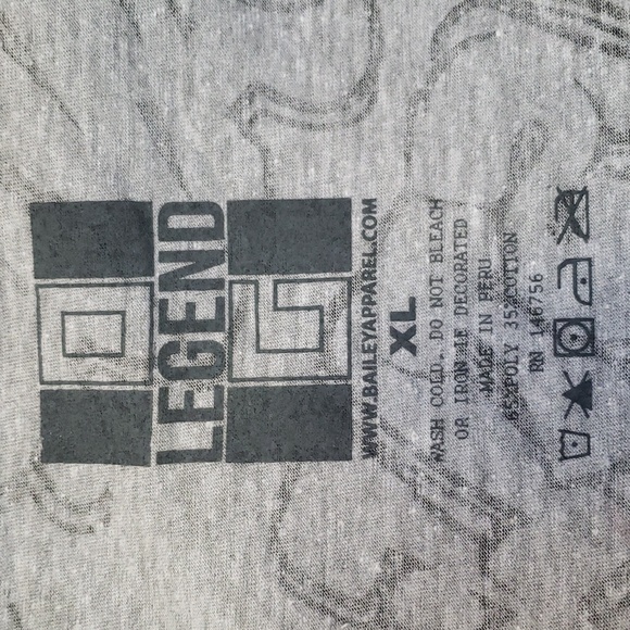 🦋4 for $20, or as marked. EUC- RARE OG Legend 'Savage' Sleeveless Hoodie - Picture 4 of 4